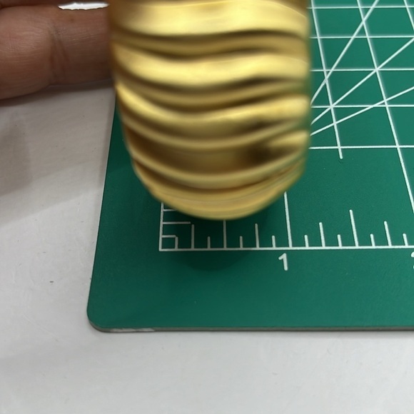 Vintage Large Matte Gold Clamper Chunky Ribbed Gold Tone Bangle Bracelet Swirls - Picture 9 of 11